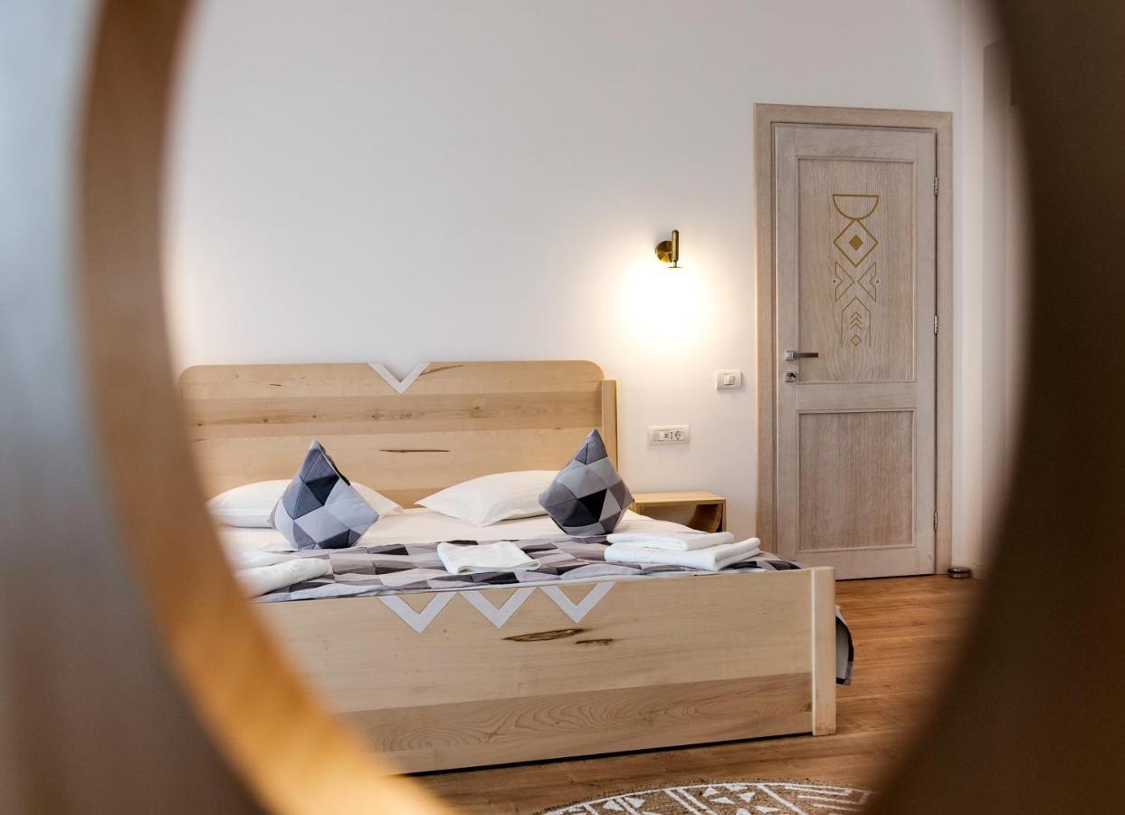Conacul Olarilor Bed & Breakfast Baia de Fier Exterior photo