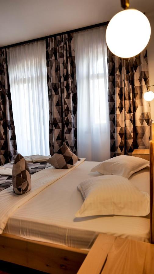 Conacul Olarilor Bed & Breakfast Baia de Fier Exterior photo