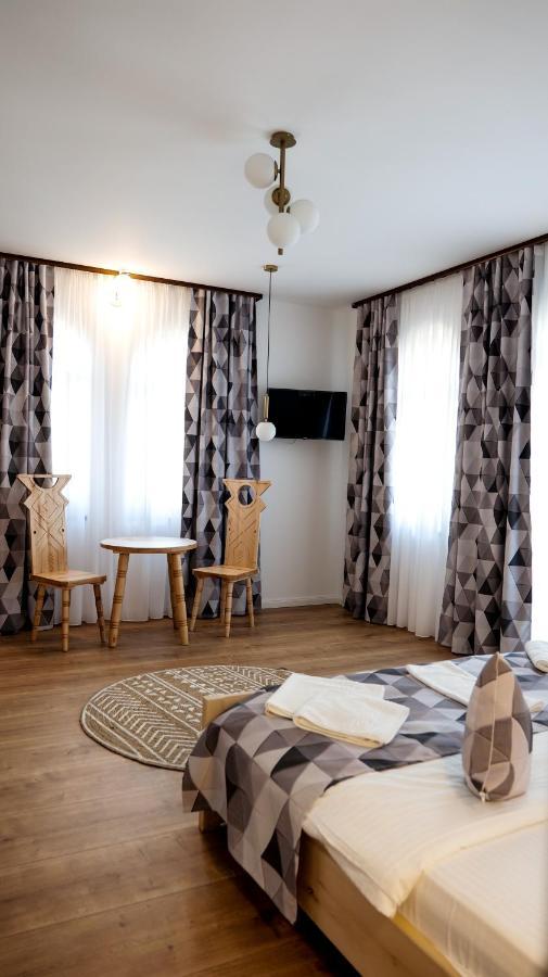 Conacul Olarilor Bed & Breakfast Baia de Fier Exterior photo