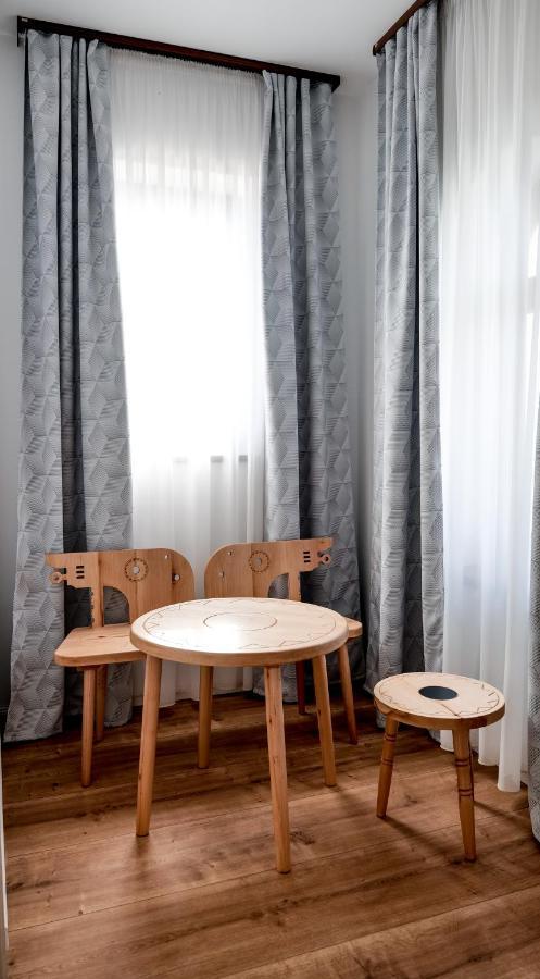 Conacul Olarilor Bed & Breakfast Baia de Fier Exterior photo