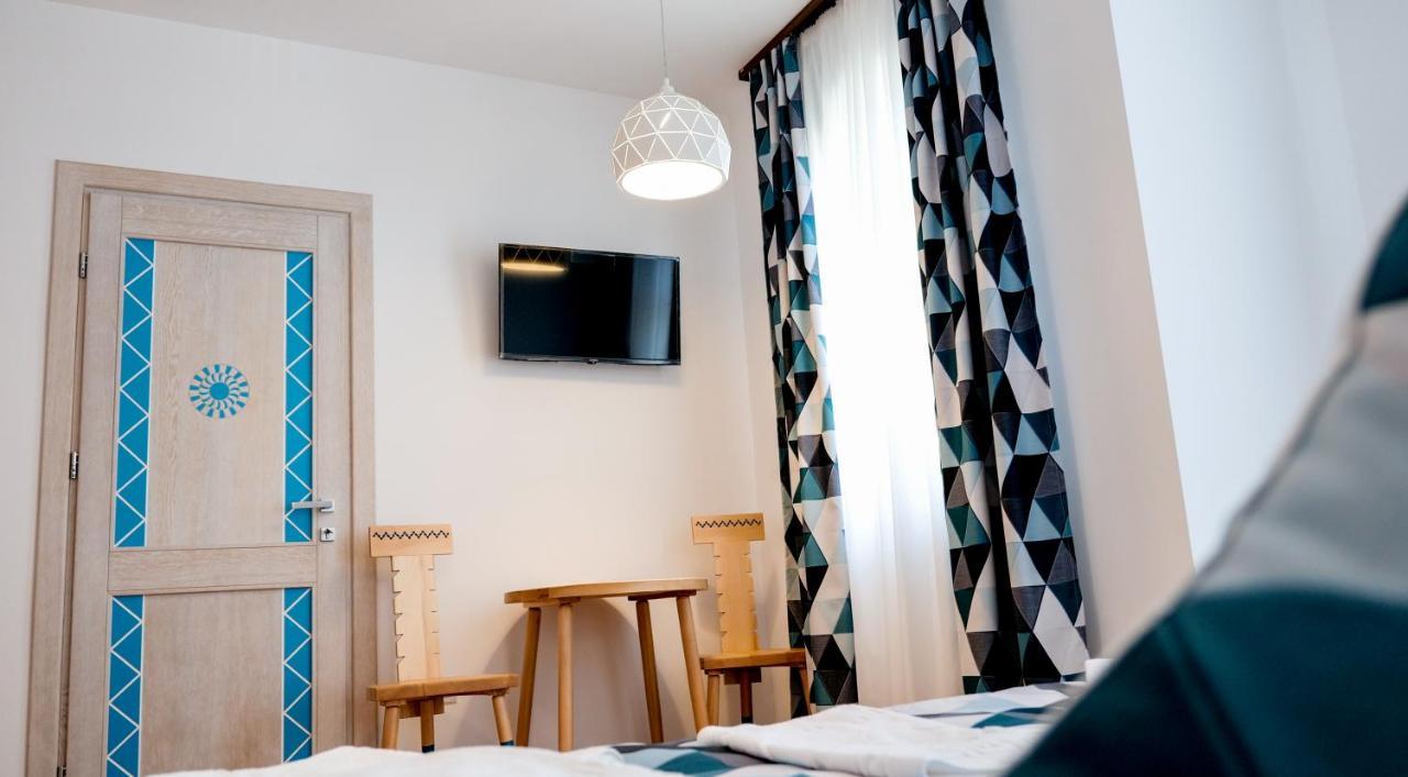 Conacul Olarilor Bed & Breakfast Baia de Fier Exterior photo