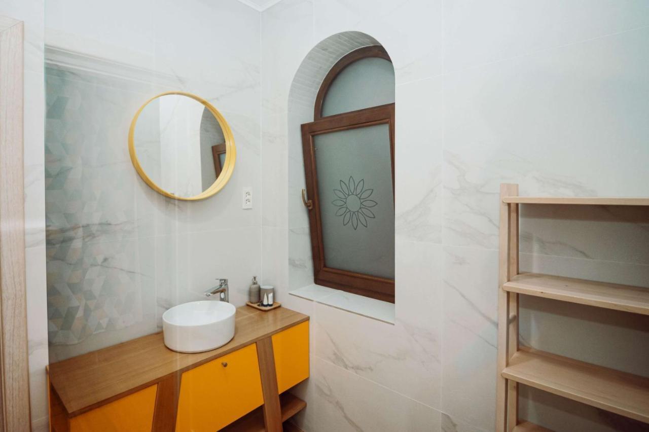 Conacul Olarilor Bed & Breakfast Baia de Fier Exterior photo