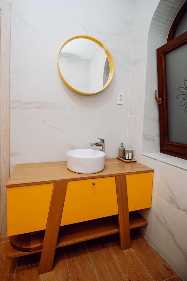 Conacul Olarilor Bed & Breakfast Baia de Fier Exterior photo